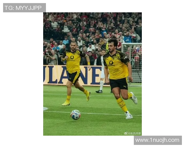 友谊赛激战里昂与多特蒙德1比1平补时争议进球引发全场热议