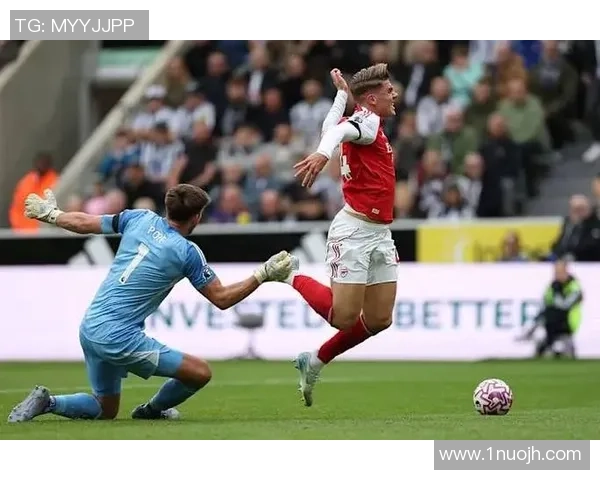 阿森纳逆转热刺友谊赛精彩瞬间补时进球引发争议判罚全场沸腾 阿森纳逆转热刺友谊赛精彩瞬间补时进球引发争议判罚全场沸腾